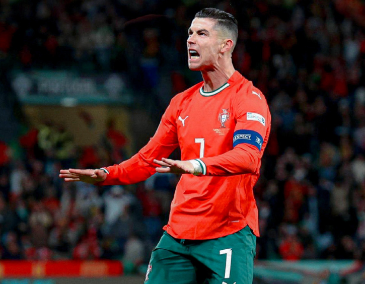 开云App-2025全球运动员收入榜单揭晓：C罗再登顶，梅西稳居前三