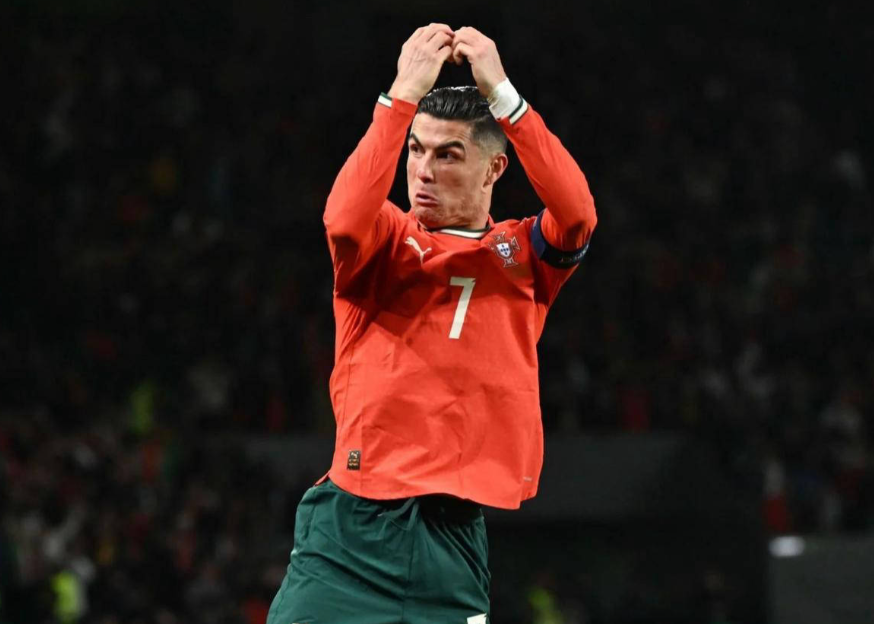 开云App-2025全球运动员收入榜单揭晓：C罗再登顶，梅西稳居前三