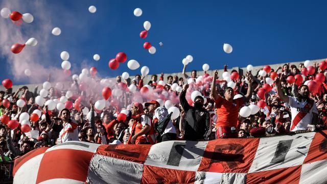 开云赛事-球迷回归!阿根廷国家德比 河床主场的火爆看台