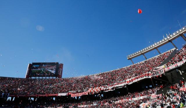 开云赛事-球迷回归!阿根廷国家德比 河床主场的火爆看台