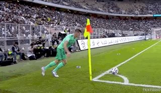 开云下载-克罗斯：一直苦练传球 最爱拉莫斯给我擦靴的照片