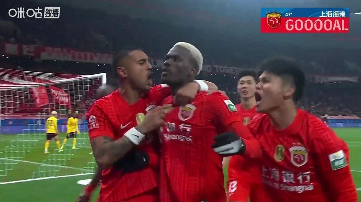 开云平台-下半场连轰4球!卫冕冠军4-1夺赛季首胜,西海岸2战丢6球遭连败